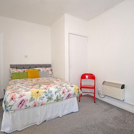 Flat In Clapham Budget Friendly Stay Лондон Екстериор снимка