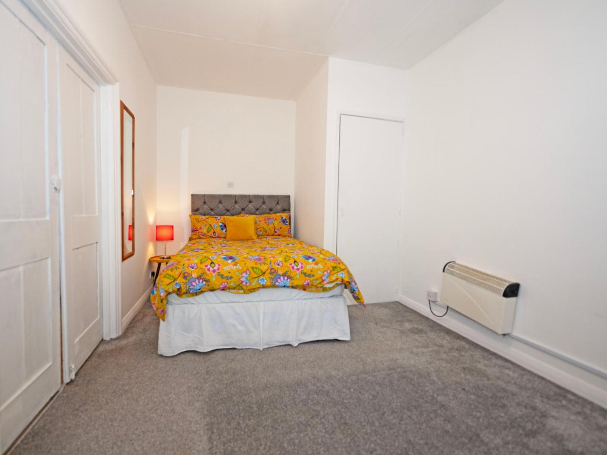 Flat In Clapham Budget Friendly Stay Лондон Екстериор снимка