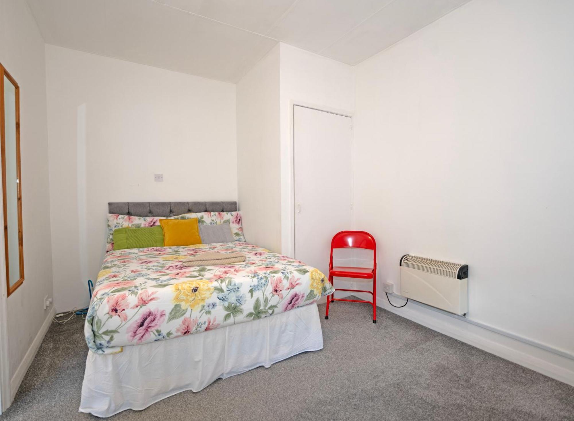 Flat In Clapham Budget Friendly Stay Лондон Екстериор снимка