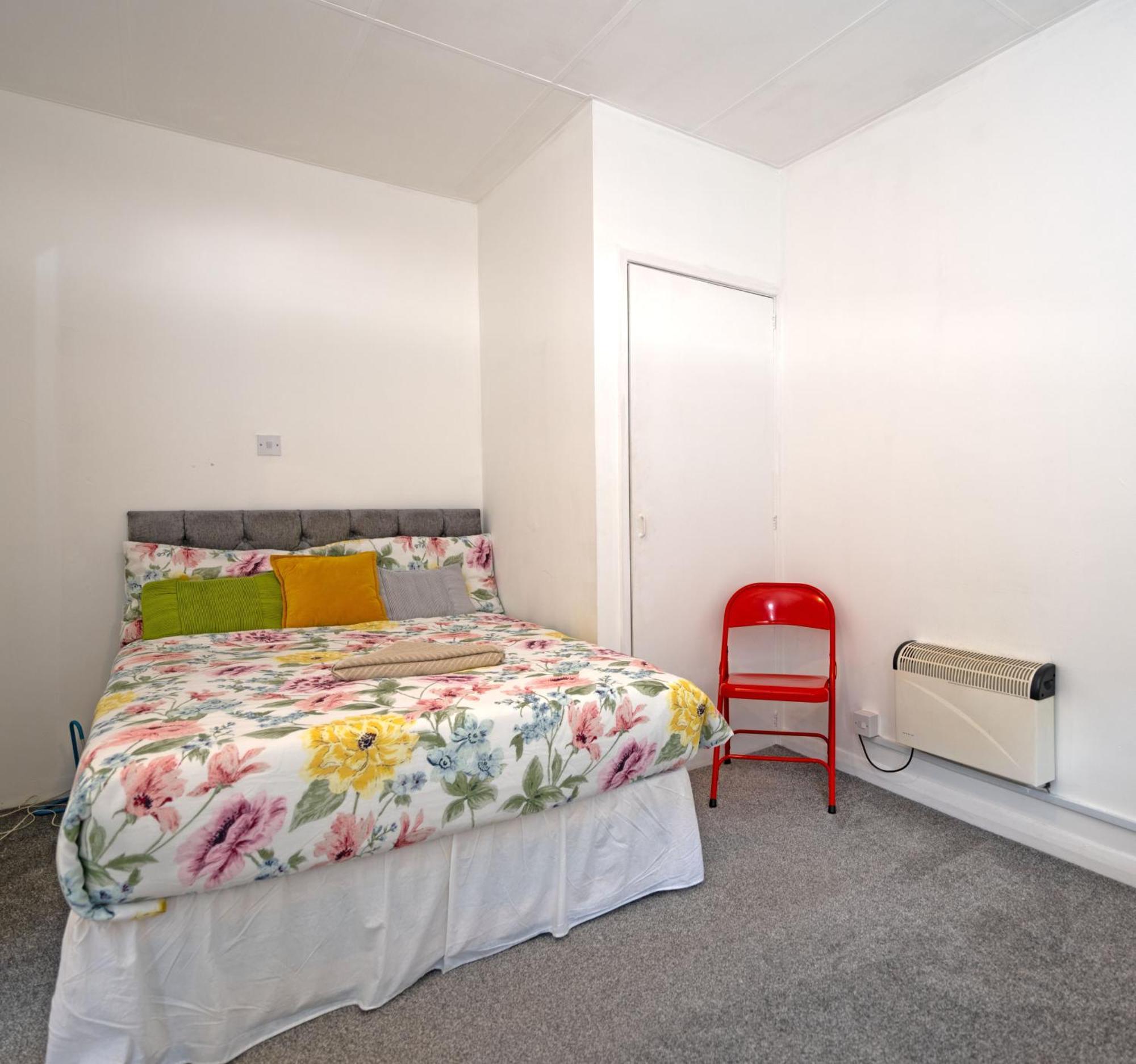 Flat In Clapham Budget Friendly Stay Лондон Екстериор снимка