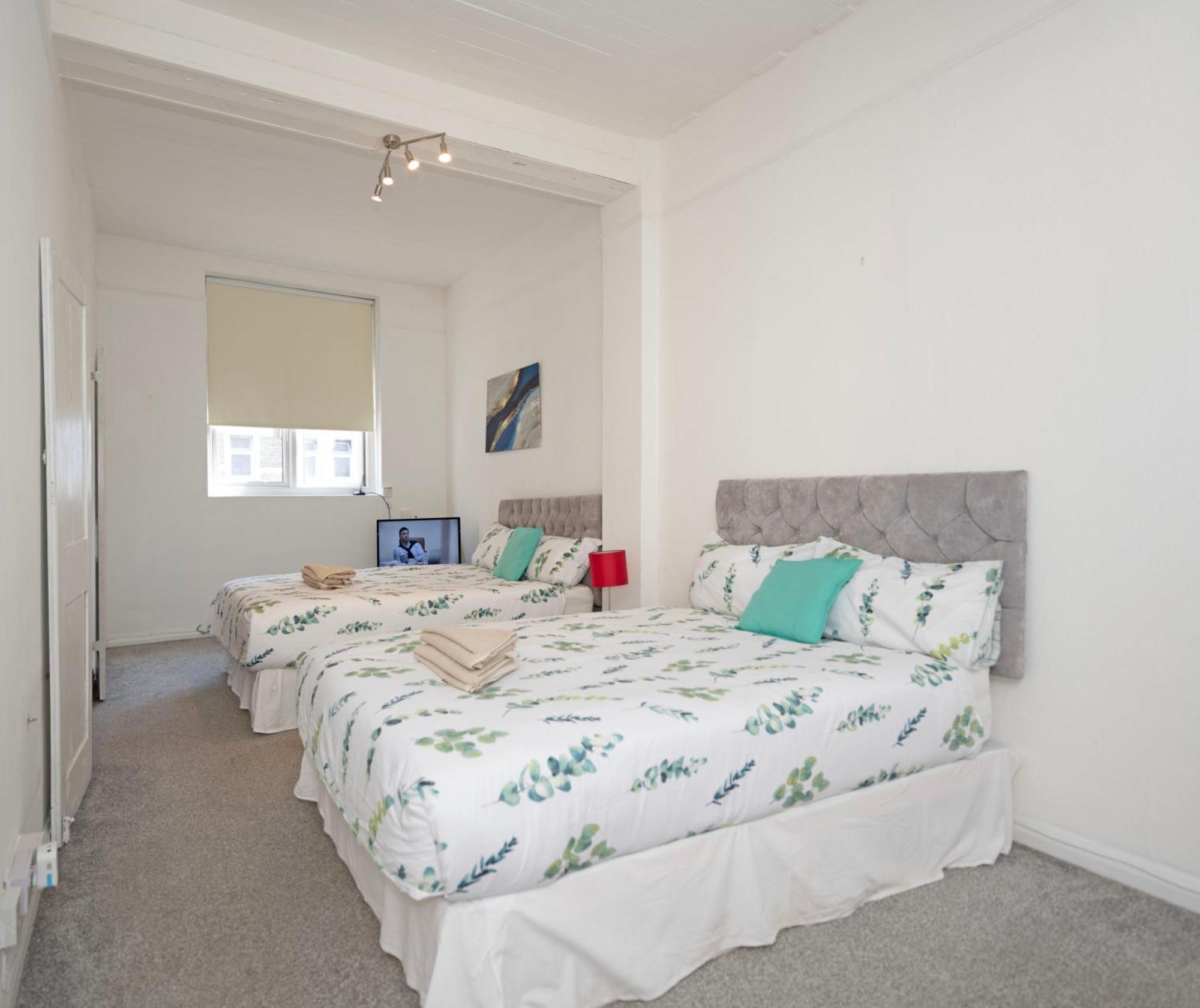 Flat In Clapham Budget Friendly Stay Лондон Екстериор снимка