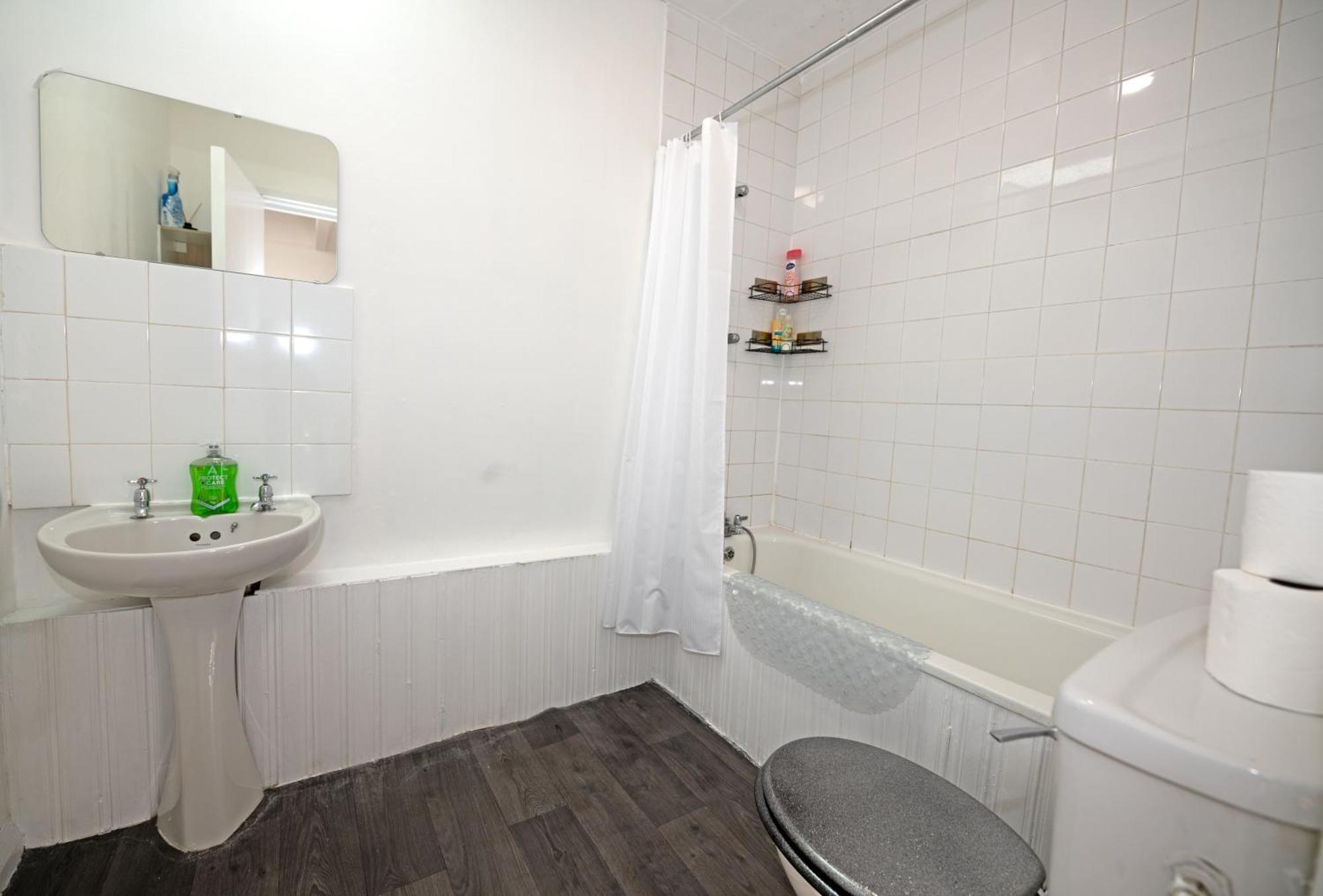 Flat In Clapham Budget Friendly Stay Лондон Екстериор снимка